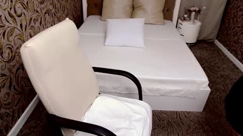 Snapshot of elenajuarez chatting on January 2025 08:32:02 AM ElenaJuarez online show from January 2025 08:32:02 AM