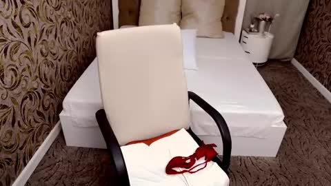 Snapshot of elenajuarez chatting on January 2025 11:35:01 AM ElenaJuarez online show from January 2025 11:35:01 AM