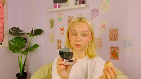 elenamonroee online show from October 2025 03:25:01 AM