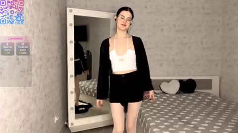 Annie PVT IS OPEN online show from December 2025 09:08:02 PM