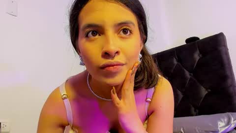 Snapshot of elenna_salvatoree chatting on December 2025 11:30:02 AM Elena online show from December 2025 11:30:02 AM