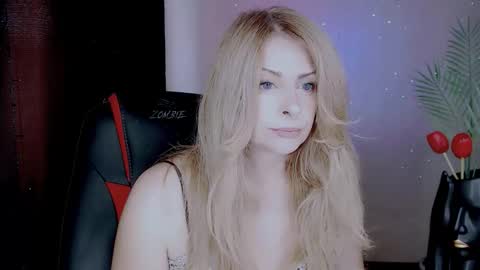 Snapshot of eleonorrres chatting on October 2025 06:12:01 AM Elli online show from October 2025 06:12:01 AM