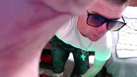 Walker online show from September 2025 04:17:01 AM