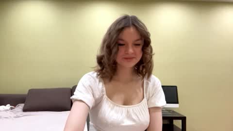 Mila online show from February 2026 03:54:01 PM