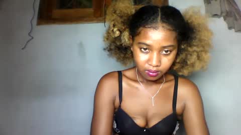 elia011 online show from January 2025 05:44:02 PM