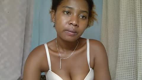 elia011 online show from February 2025 07:44:02 AM