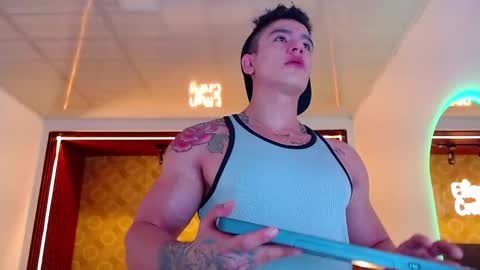 Snapshot of elian_craiggggg chatting on December 2025 05:00:01 PM Elian online show from December 2025 05:00:01 PM