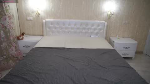 Luna online show from October 2025 11:52:02 PM