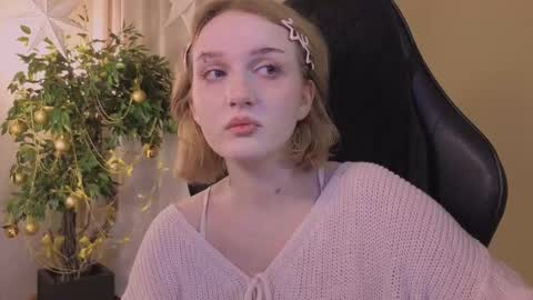 Ellie online show from December 2025 05:24:01 AM