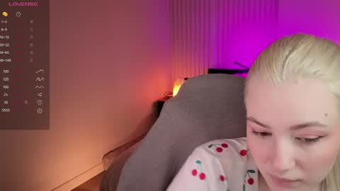 Snapshot of elina_nortas chatting on May 2026 05:25:01 AM Elina online show from May 2026 05:25:01 AM