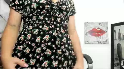 Elina  online show from November 2025 10:41:01 PM