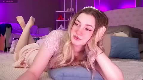 Elina online show from October 2025 01:28:02 AM
