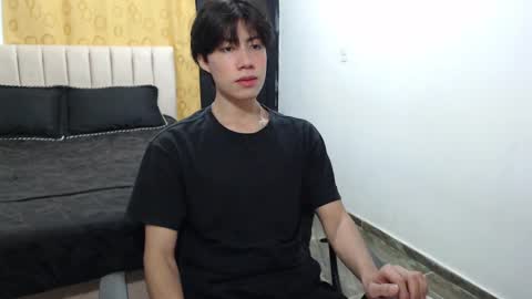 Snapshot of elio_collem chatting on February 2025 08:02:02 AM ELIO online show from February 2025 08:02:02 AM