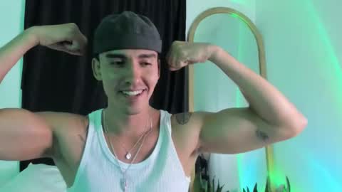 Snapshot of elio_dicaprio chatting on November 2025 01:27:02 AM elio_dicaprio online show from November 2025 01:27:02 AM