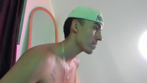 Snapshot of elio_dicaprio chatting on November 2025 12:11:01 AM elio_dicaprio online show from November 2025 12:11:01 AM