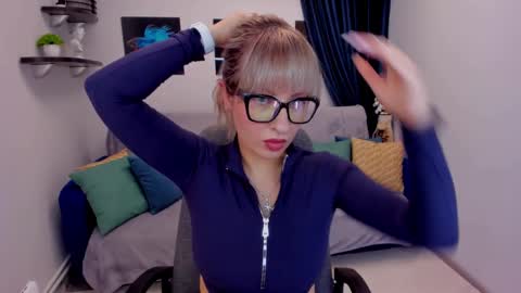 Elisabeth online show from January 2025 08:14:01 PM