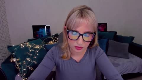 Elisabeth online show from February 2025 07:49:01 PM