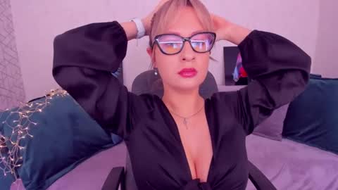 Elisabeth online show from February 2025 12:03:02 PM