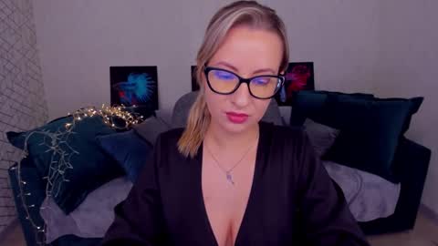 Elisabeth online show from March 2025 03:51:01 PM