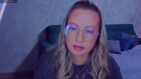 Elisabeth online show from September 2025 07:15:02 PM