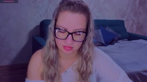 Elisabeth online show from October 2025 07:03:02 PM