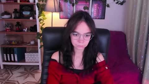 Elise online show from October 2025 04:15:02 PM