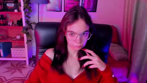 Elise online show from October 2025 03:33:02 PM