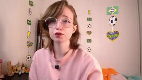 Snapshot of elise_nyx chatting on June 2026 11:31:01 AM elise_nyx online show from June 2026 11:31:01 AM