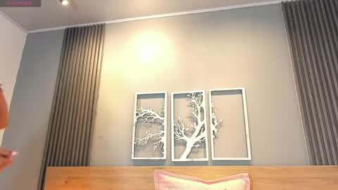 Elise Play Boobs online show from April 2026 06:23:01 PM