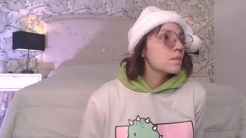 Eliza online show from December 2025 07:11:01 PM