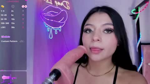 Elizabeth online show from November 2025 02:43:02 AM