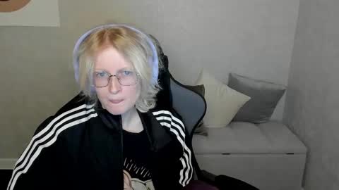 Snapshot of elizabeth_harpper chatting on September 2025 01:27:02 AM Elizabeth online show from September 2025 01:27:02 AM