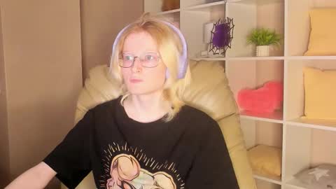 Elizabeth online show from November 2025 01:08:01 AM