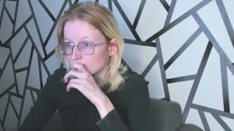 Elizabeth online show from November 2025 01:39:01 AM