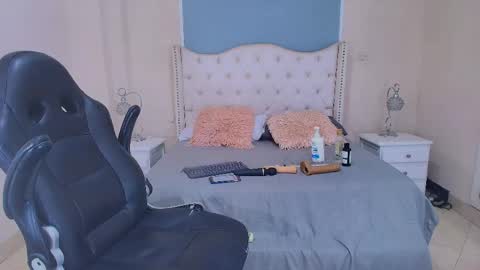 Elizabeth  online show from May 2026 12:07:01 AM