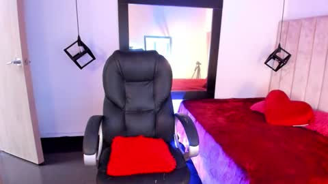 Lucia Vonne online show from November 2025 01:12:02 PM