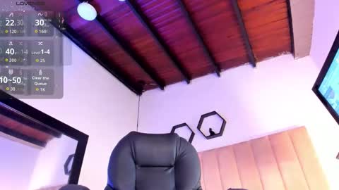 Lucia Vonne online show from December 2025 05:40:02 PM