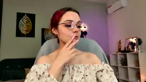 Snapshot of elizabethmilller_ chatting on November 2025 10:12:01 PM Elizabet online show from November 2025 10:12:01 PM