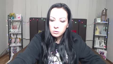 Snapshot of elizabethsho chatting on January 2025 09:15:01 PM ElizabethSho online show from January 2025 09:15:01 PM