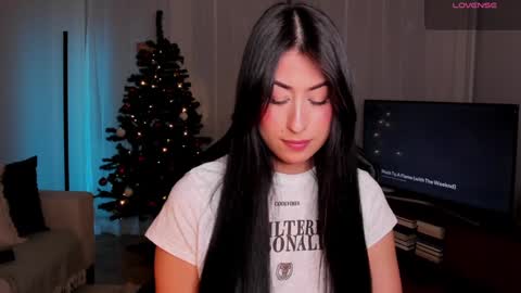 Snapshot of ella_owen chatting on December 2024 01:02:01 PM ELLA OWEN online show from December 2024 01:02:01 PM