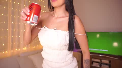 Snapshot of ella_owen chatting on January 2025 02:17:02 PM ELLA OWEN online show from January 2025 02:17:02 PM