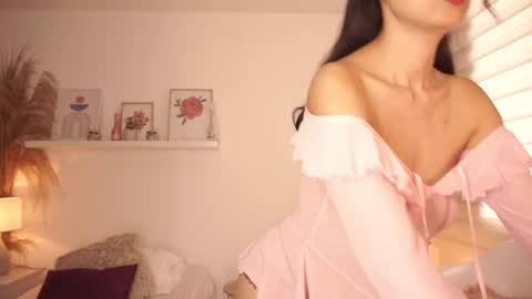 Snapshot of ella_owen chatting on October 2025 05:48:02 PM ELLA OWEN online show from October 2025 05:48:02 PM