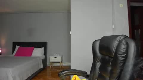 Ella online show from November 2025 07:46:02 PM