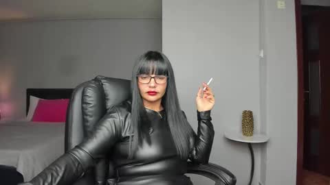 Ella online show from November 2025 06:41:02 PM