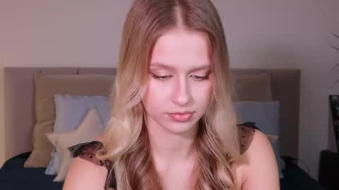 Ella online show from February 2025 07:36:01 PM