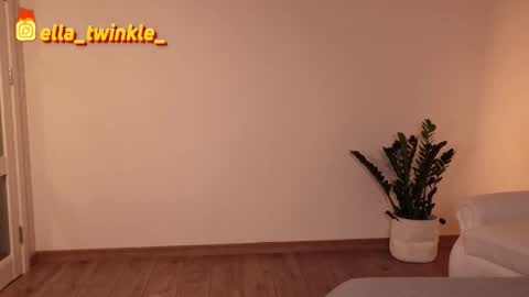 Ella online show from September 2025 06:18:01 PM