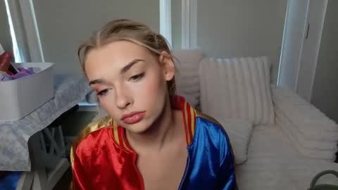 ellalowe online show from May 2026 09:44:02 PM