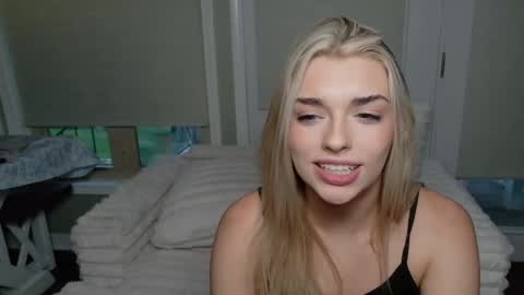 ellalowe online show from May 2026 11:55:01 PM