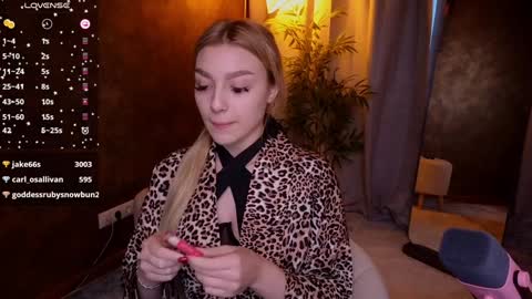 ellamilla online show from January 2025 11:56:01 AM