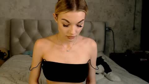 ellamilla online show from February 2026 04:05:02 PM